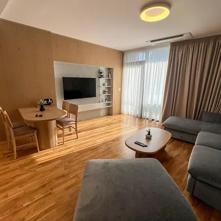 Lakeside Dream * 地拉那